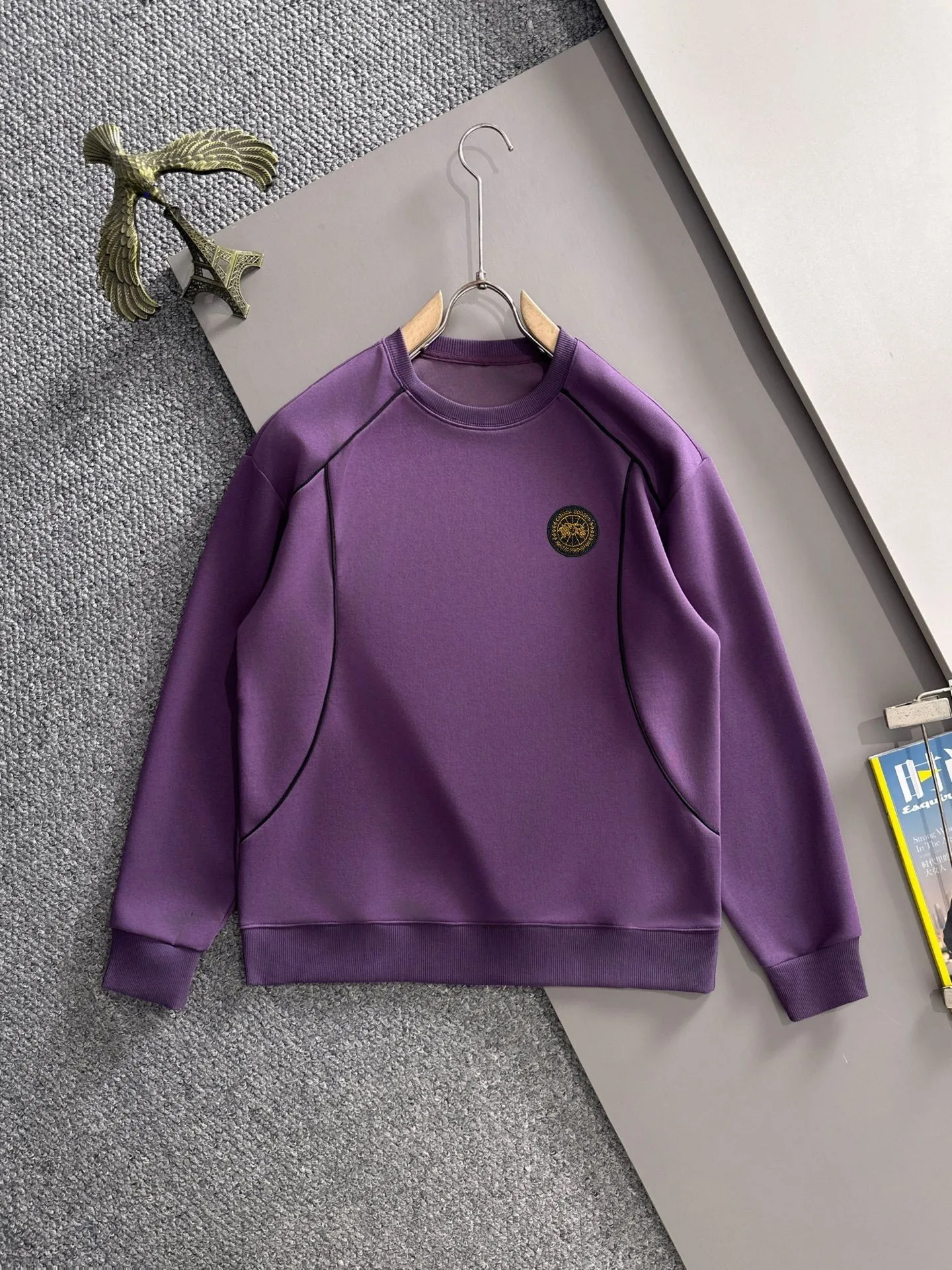 P360 Big Goose is the exclusive first release of 25ss new autumn and winter round neck long-sleeved sweatshirts for men and women. Many celebrities share the same style. Craftsmanship that cannot be copied by ordinary small workshops. We are not afraid of any challenges in terms of materials, detail restoration and craftsmanship, just to provide you with wonderful products. Compare the top original versions at will. No expense is spared just to do better. Unique imported fabric feel. Purely imported German machine production. Precision operation. Thousands of needles density. Full set of new accessories with three standards for simultaneous customization. The upper body is versatile and fashionable. A perfect choice for autumn and winter. A must-have item. Size chart: m-4XL (Please state your height and weight when placing an order.